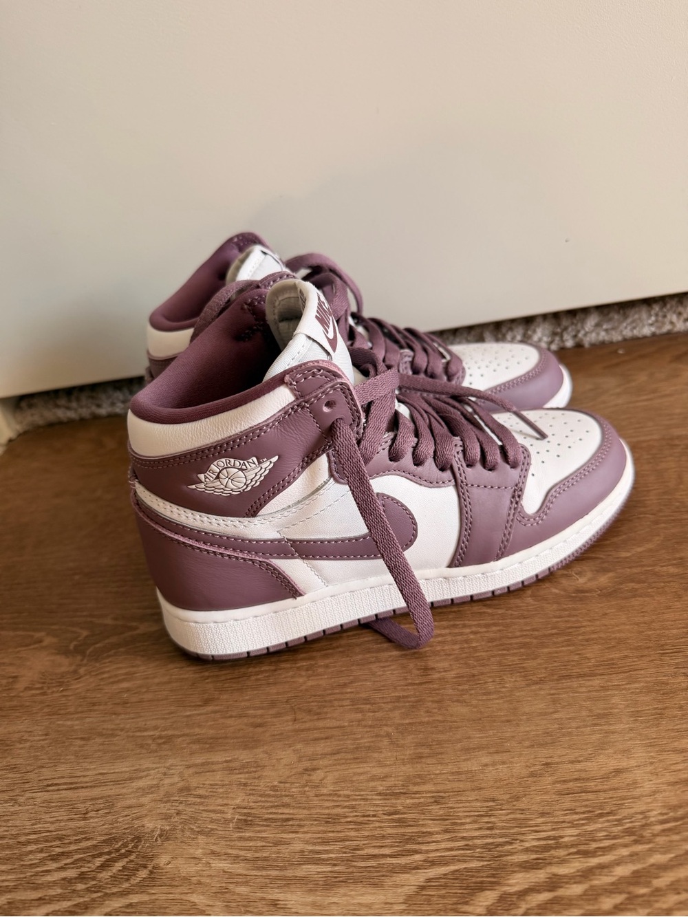 Nike Air Jordan 1 Mid Sneakers - Mauve and White